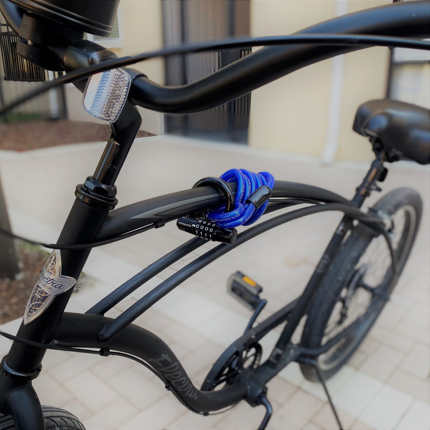 Câble de sécurité enroulé antivol DocksLocks® résistant aux intempéries avec extrémités en boucle et cadenas en U à anse courte (5', 10', 15', 20' ou 25') 
